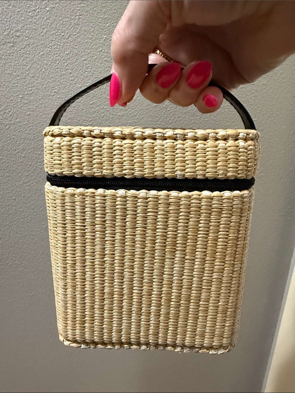 Beauty Chanel Les Beiges Panier des Essentiels
2026 Raffia Beauty Bag; NWOT - Picture 8 of 11